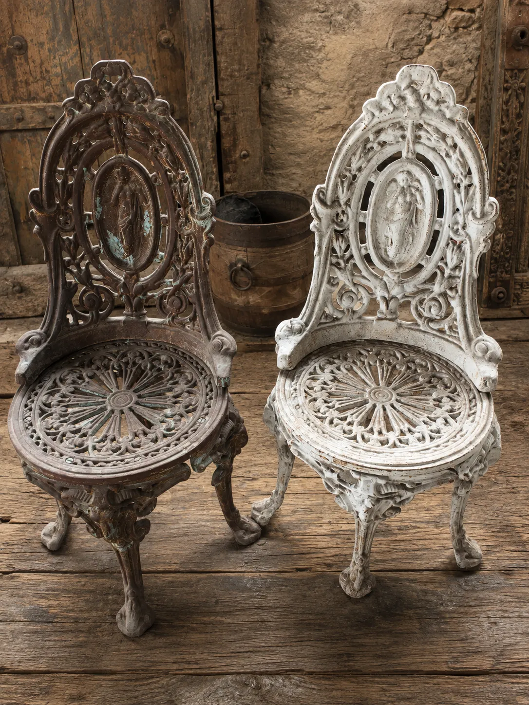 Rangarsons-Film-Production-Supplier-Cast-iron-Furniture