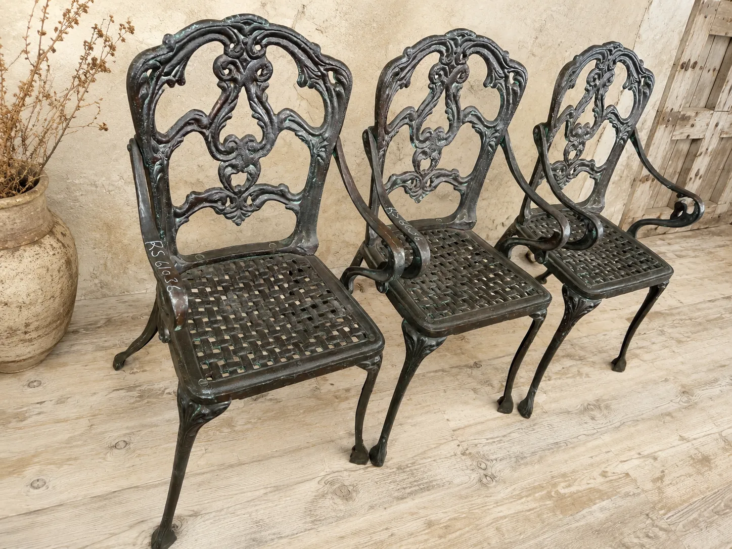 Rangarsons-Film-Production-Supplier-Cast-iron-Furniture