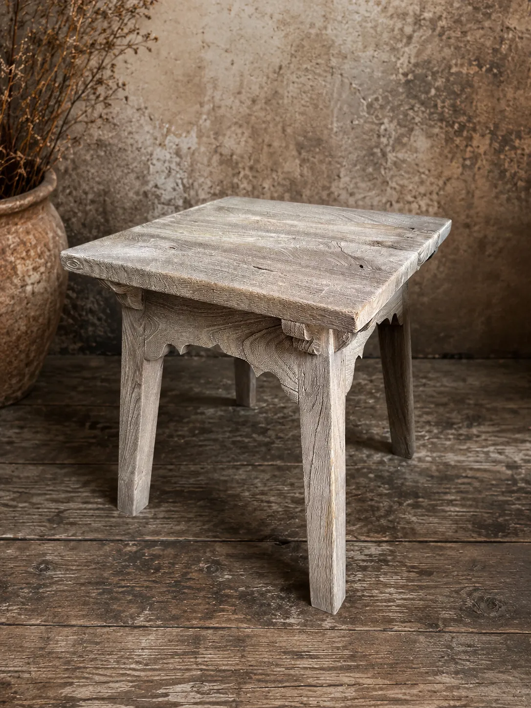 Rangarsons-Film-Production-Supplier-Rustic-Furniture