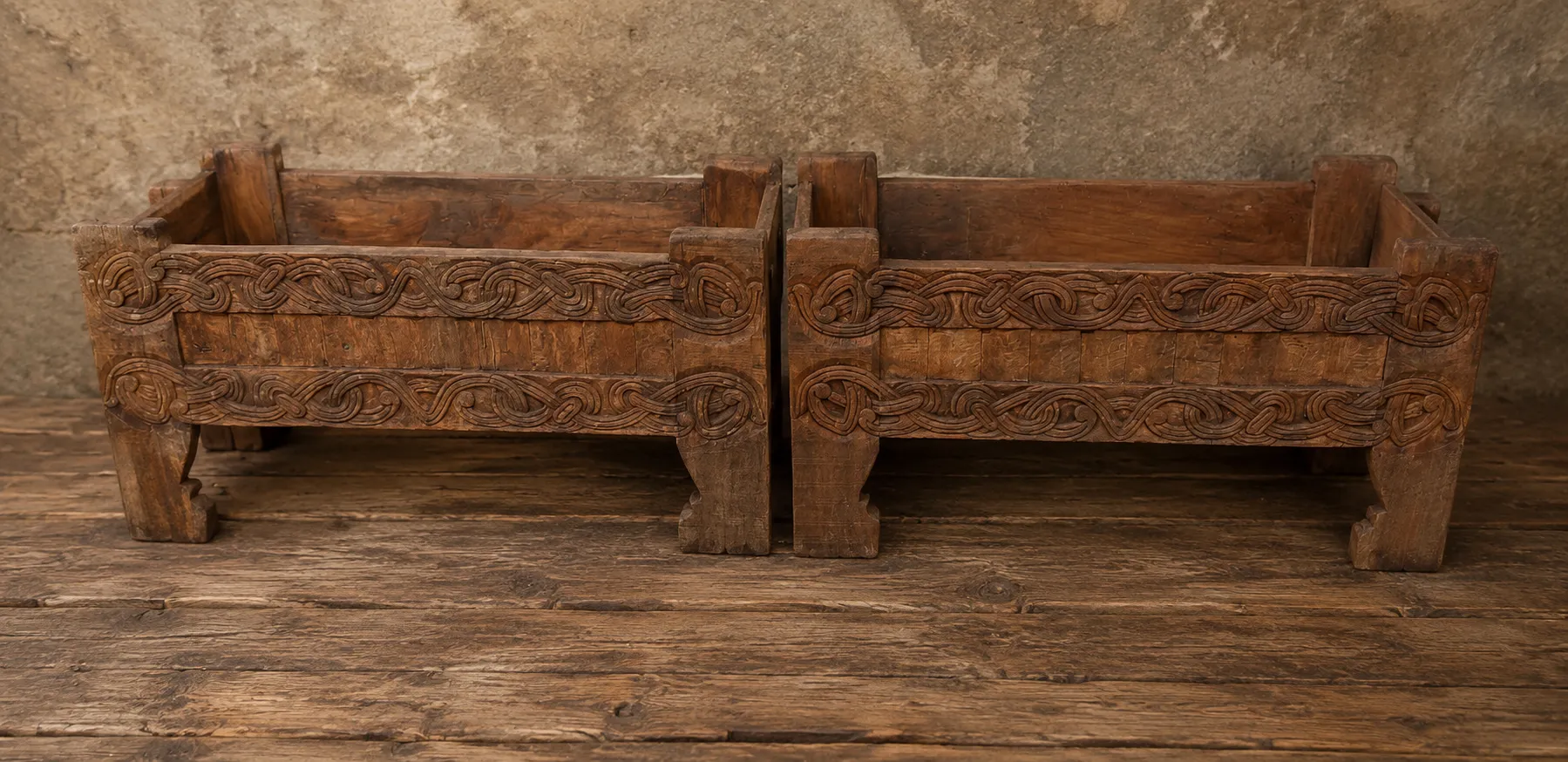 Rangarsons-Film-Production-Supplier-Rustic-Furniture
