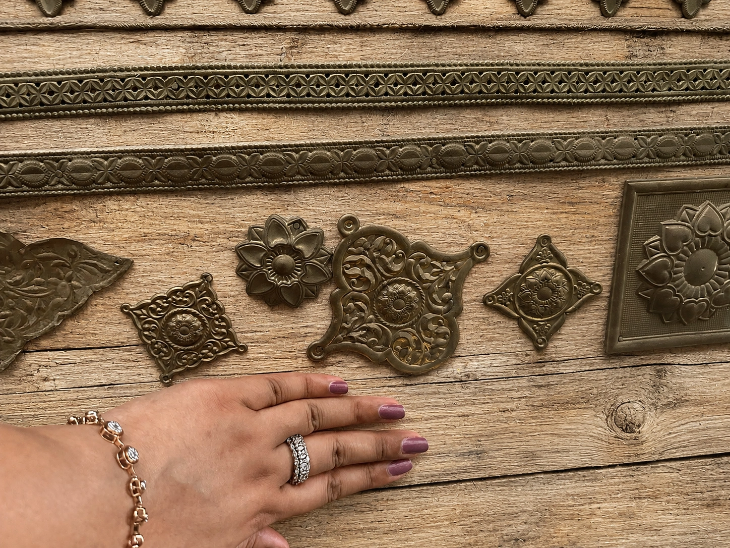 Rangarsons-Film-Production-Supplier-hardware-door-furniture-chains