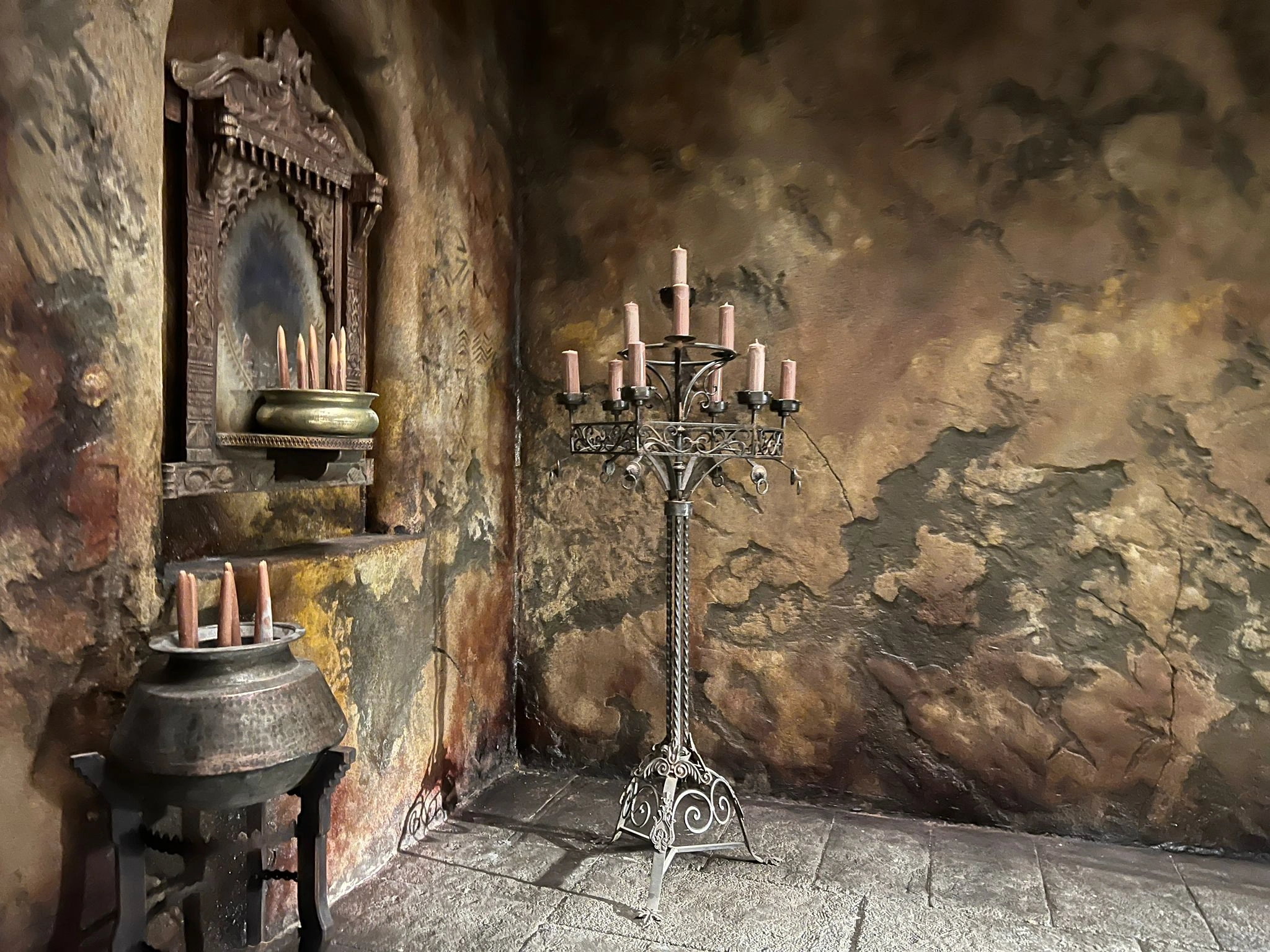 Rangarsons-Film-Production-Supplier-lighting-lamps-candelabra-fire-pit