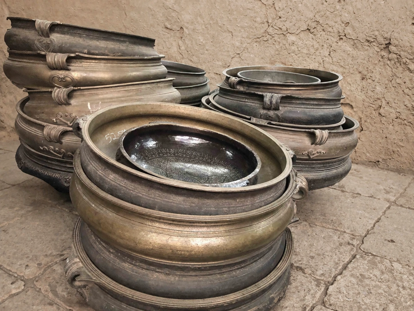 Rangarsons-Film-Production-Supplier-pots-urns-barrels